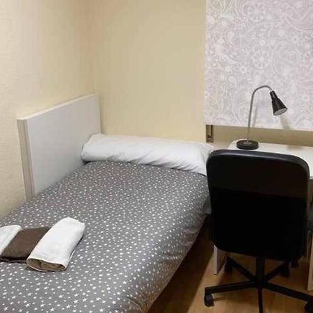 לינה וארוחת בוקר מדריד Residencia 12 Octubre מראה חיצוני תמונה