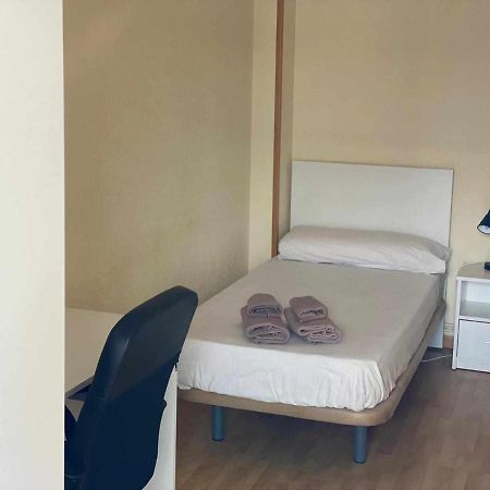 לינה וארוחת בוקר מדריד Residencia 12 Octubre מראה חיצוני תמונה
