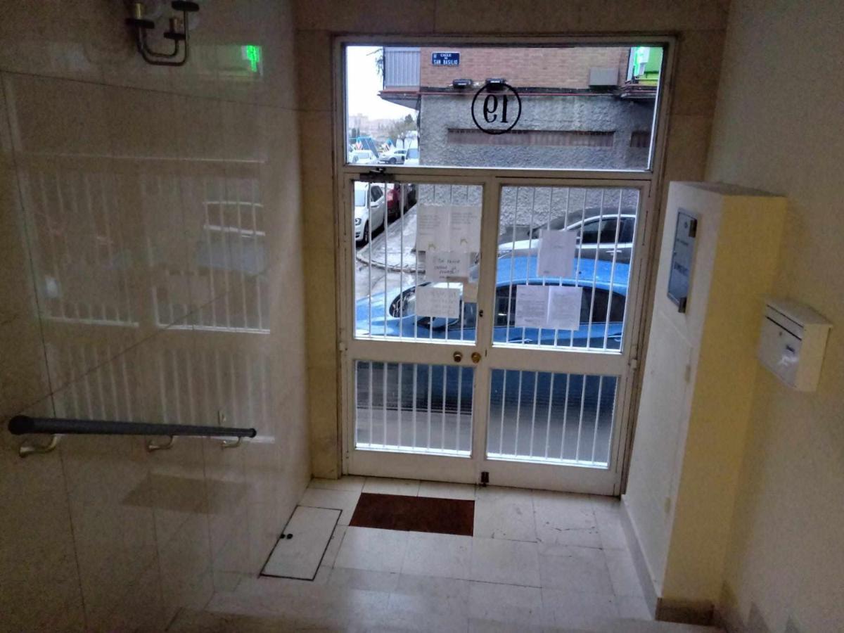 לינה וארוחת בוקר מדריד Residencia 12 Octubre מראה חיצוני תמונה