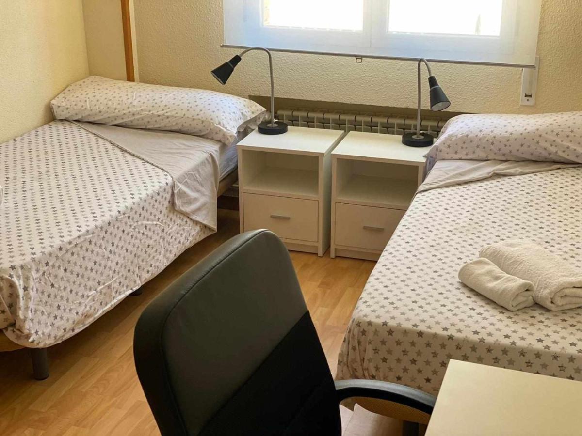 לינה וארוחת בוקר מדריד Residencia 12 Octubre מראה חיצוני תמונה